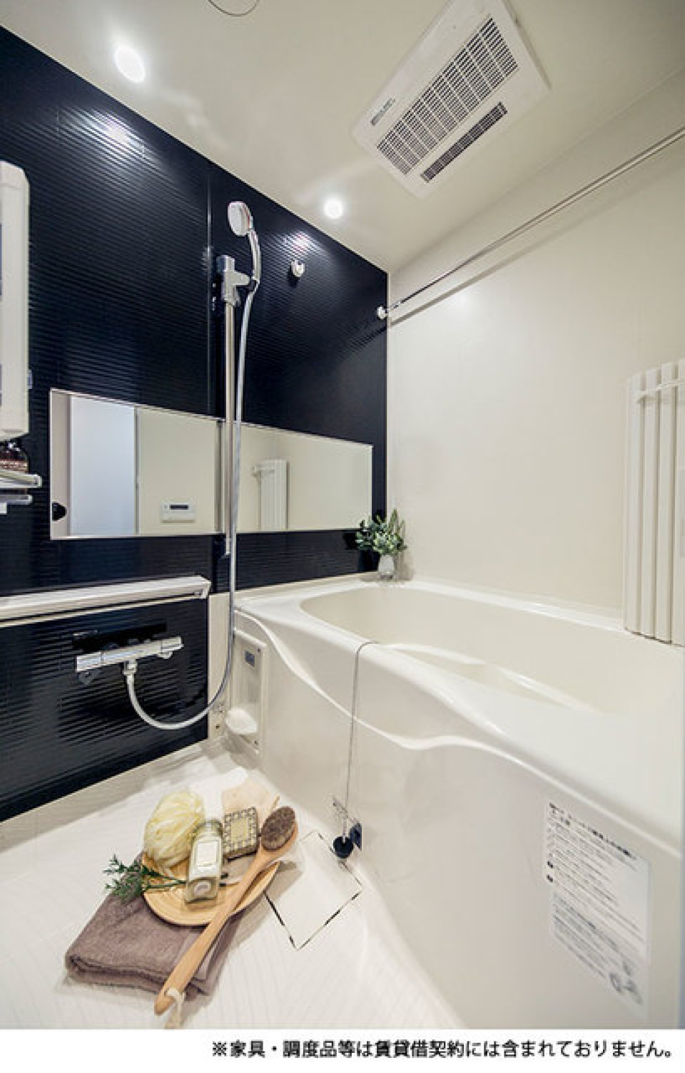 黒いパネルが導入されたキッチンです。
※写真は同タイプ住戸です。