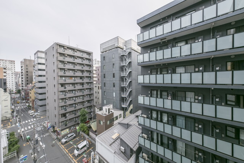 １０階の建物の７階に所在しています。