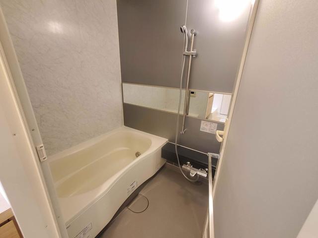 追い焚き機能がついたバスルームで、いつでも温かいお風呂で一日の疲れを癒して下さい。
※写真は同タイプ住戸です。