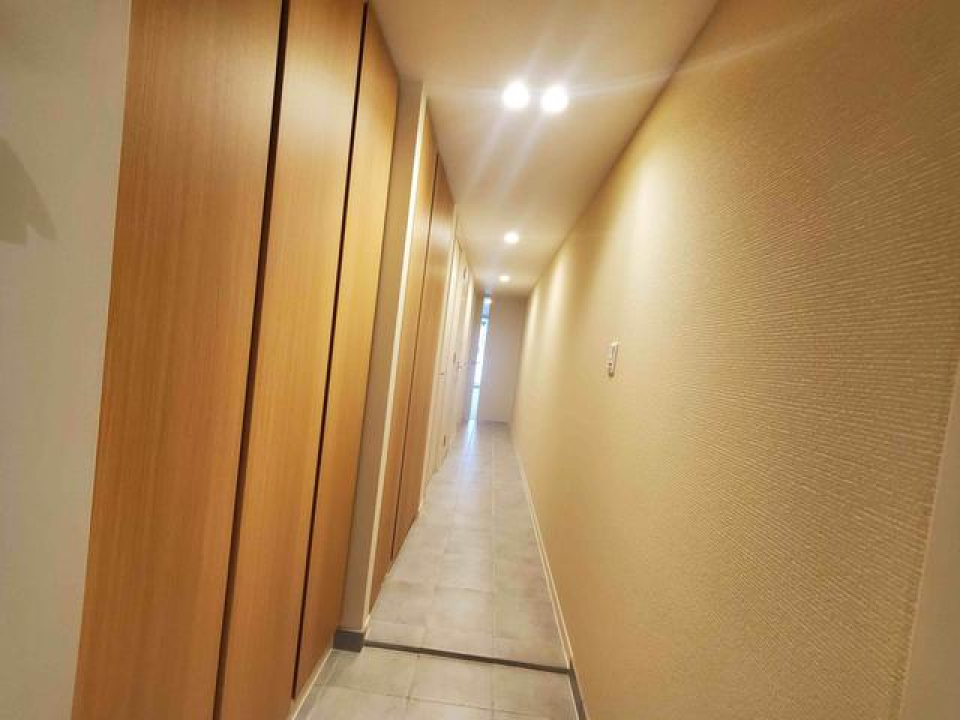 玄関。サイドにはシューズクローゼットがあるので、収納もばっちりです！
※写真は同タイプ住戸です。