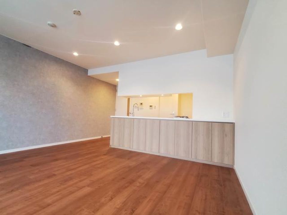 対面キッチンのリビングは、光が入るとより開放的な空間になるお部屋です。
※写真は同タイプ住戸です。