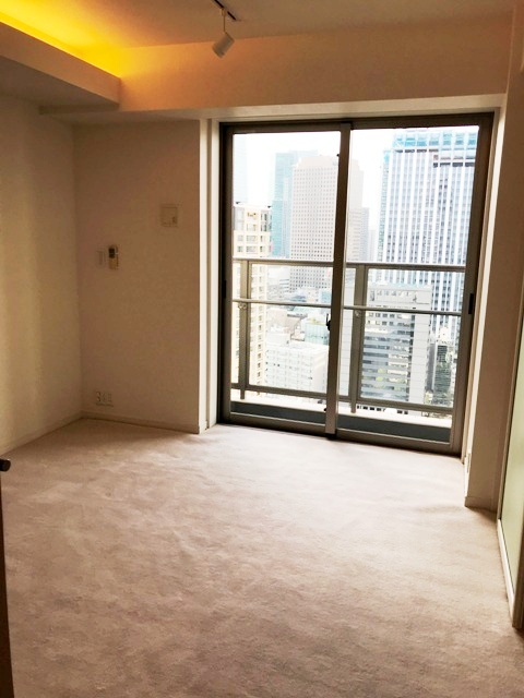 ベッドルーム。
こちらも朝が爽やかに起きられそうな気持ちの良い日差しが入りそうなお部屋です。
※写真は同タイプ住戸です。