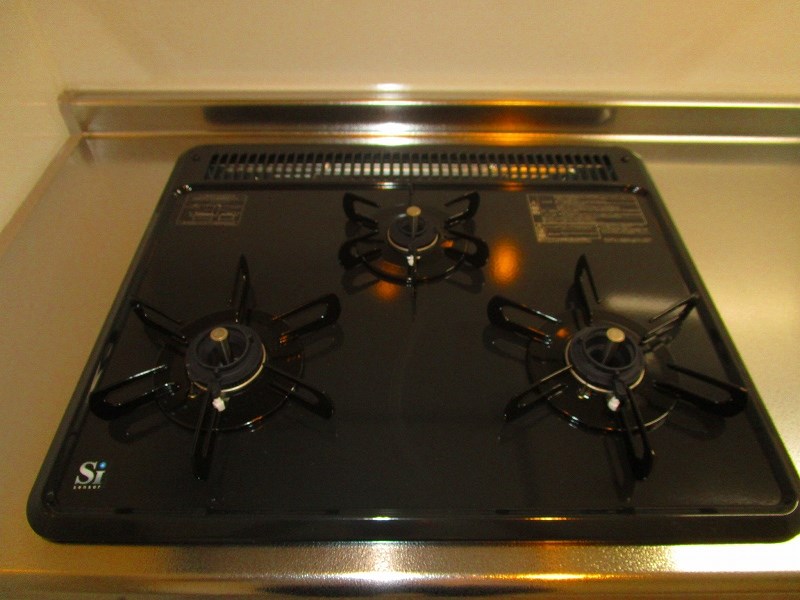 便利な3口コンロ付きです