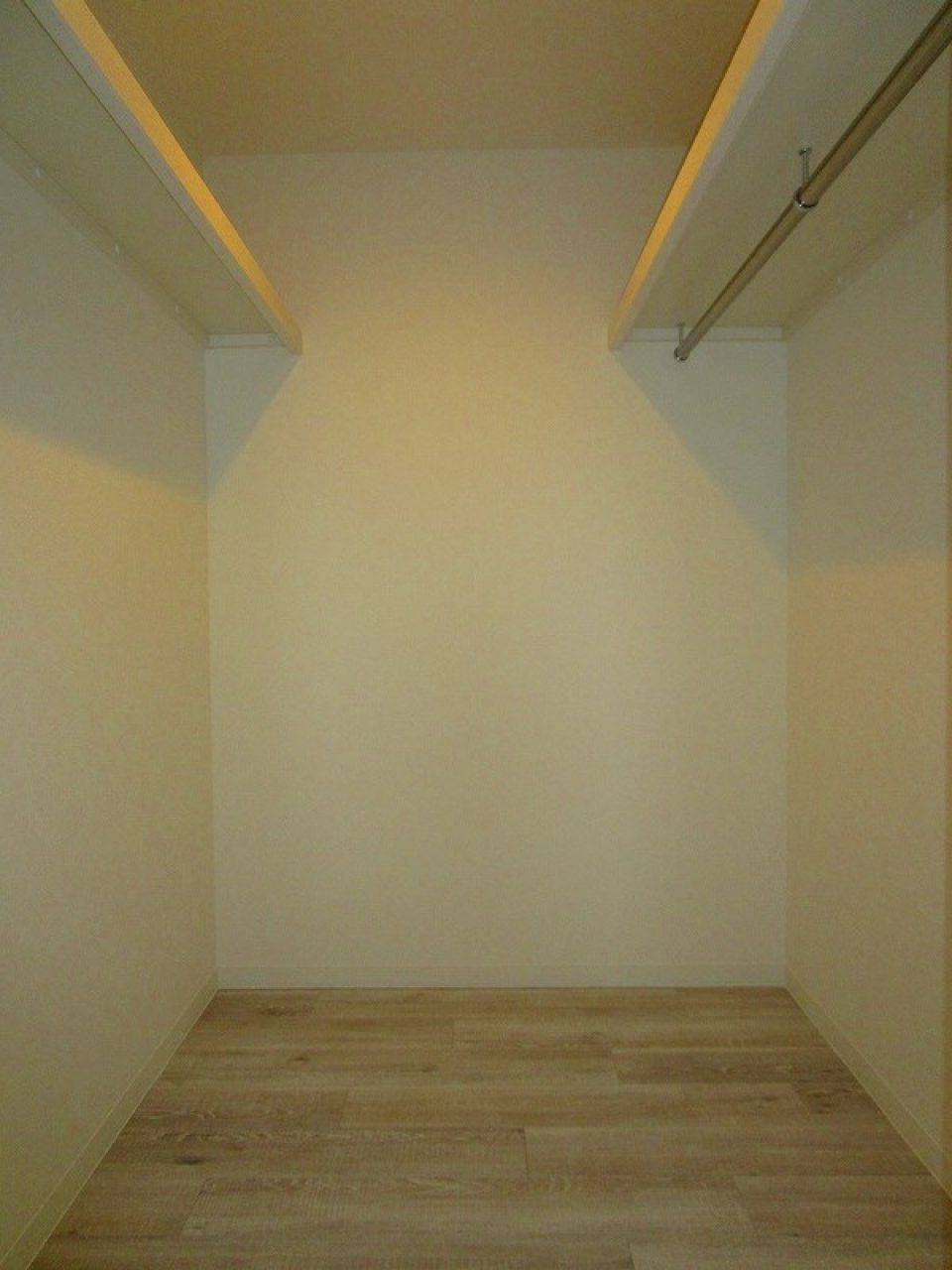 うれしいウォークインクローゼット付きです