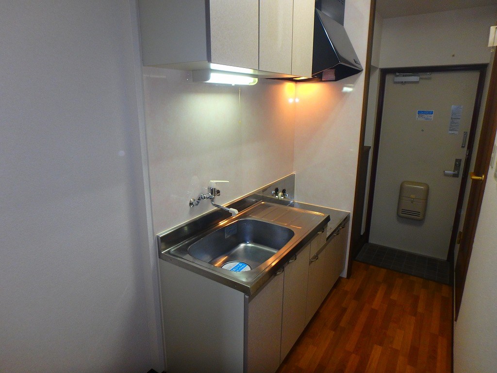 シンクの上にも収納があるので便利です！