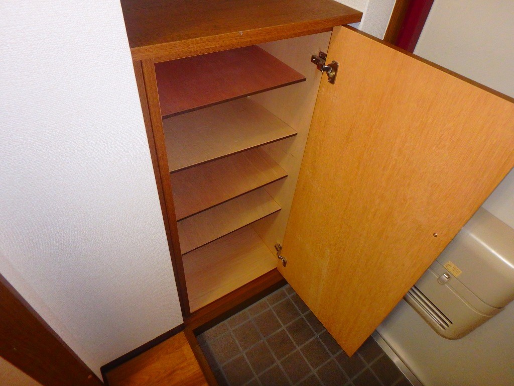 たくさん靴が入るシューズボックス。