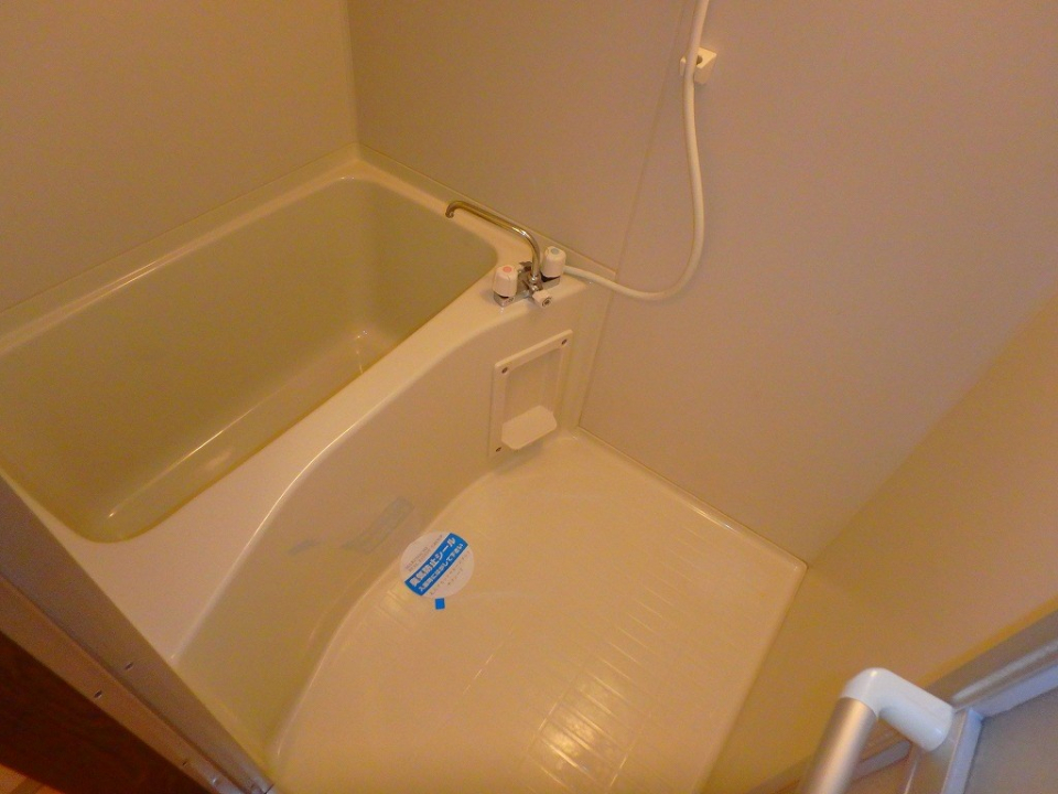 こちらもシンプルなお風呂。