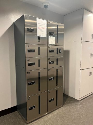 宅配BOXがありいつでも受け取り可能です。