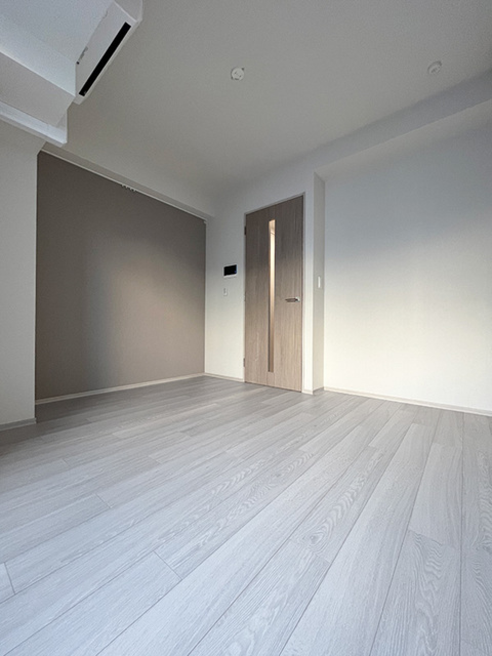 グレーの壁もあります。※写真は同タイプ住戸です。