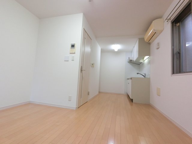 1階にはトイレとキッチンがあります。