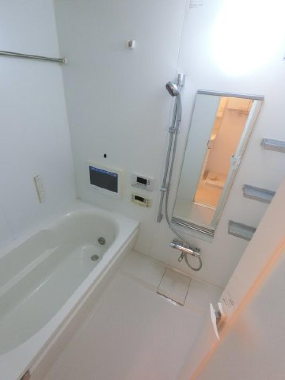 鏡もある浴室です。