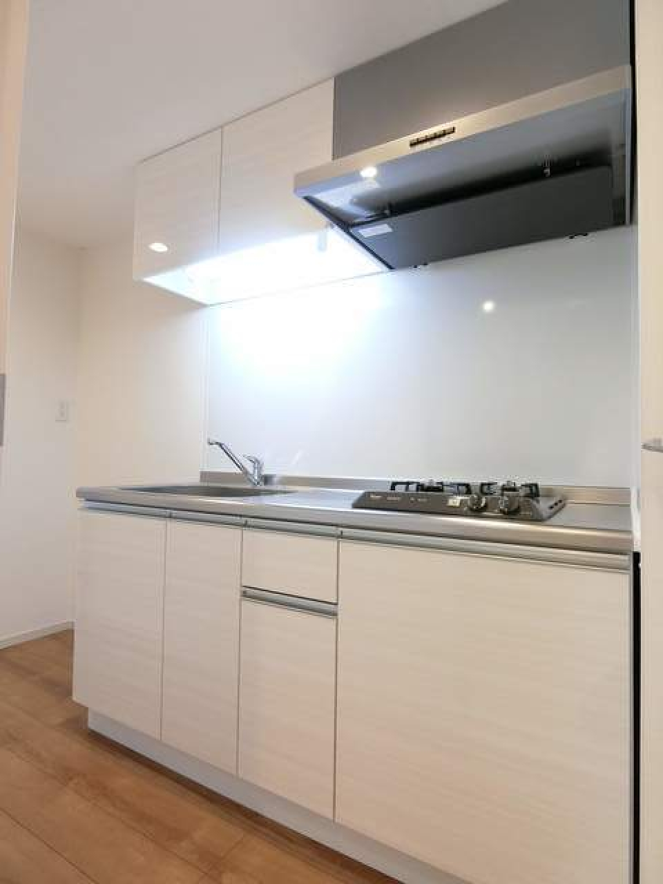 キッチンです。2口のガスコンロ付きです。