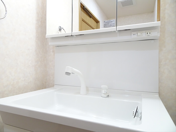 洗面化粧台は使い勝手重視のものを採用。