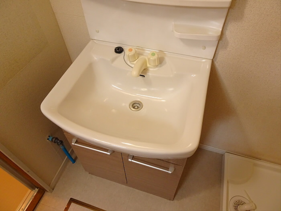 独立洗面台です。収納もついています。