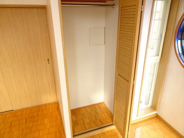 クローゼットはこちらともう1つあります。