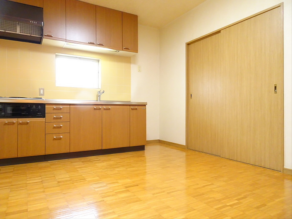 こんな広々キッチンでスペイン料理を作ってみたい。