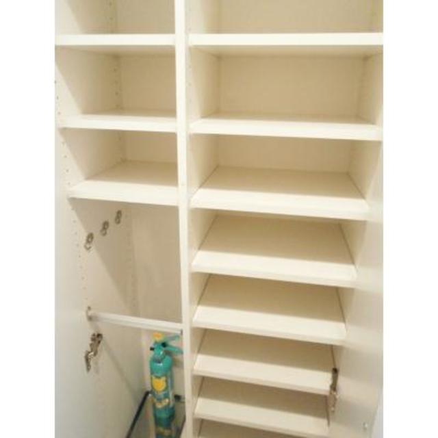 シューズボックスです。※写真は同タイプ住戸です。