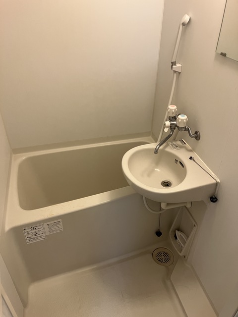 浴室と洗面台はお隣同士。