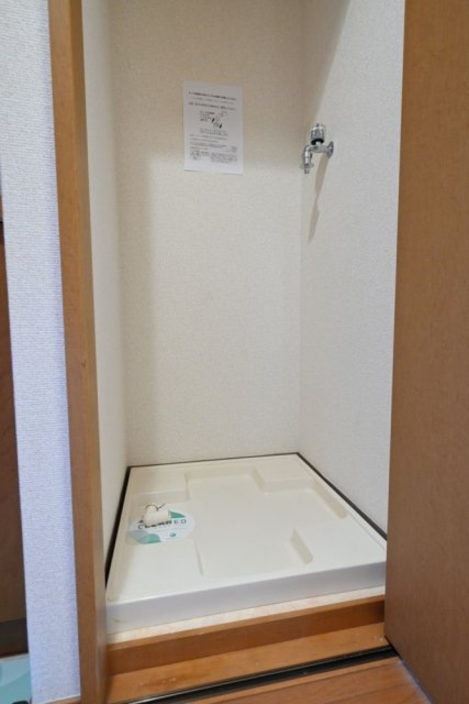 洗濯機を置く場所は室内に設置されています。