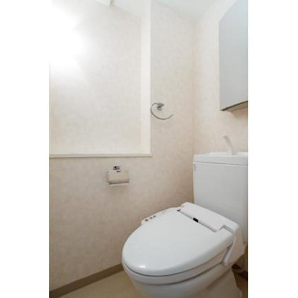 清潔感のあるトイレ。
※写真は同タイプ住戸です。