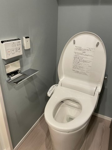 シンプルなトイレ。