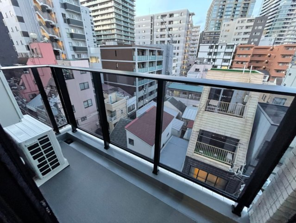 7階の建物の6階に位置しています。