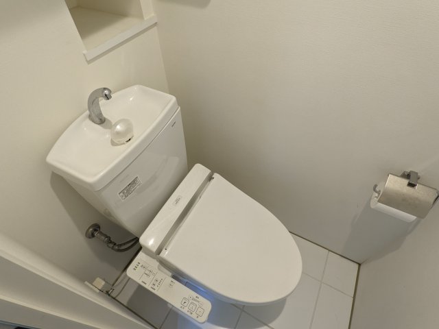 シンプルなトイレ。
