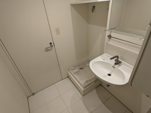 洗面台はシンプルです。