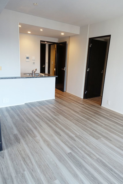 キッチンからはリビングを眺めることが出来ます。※写真は同タイプ住戸です。