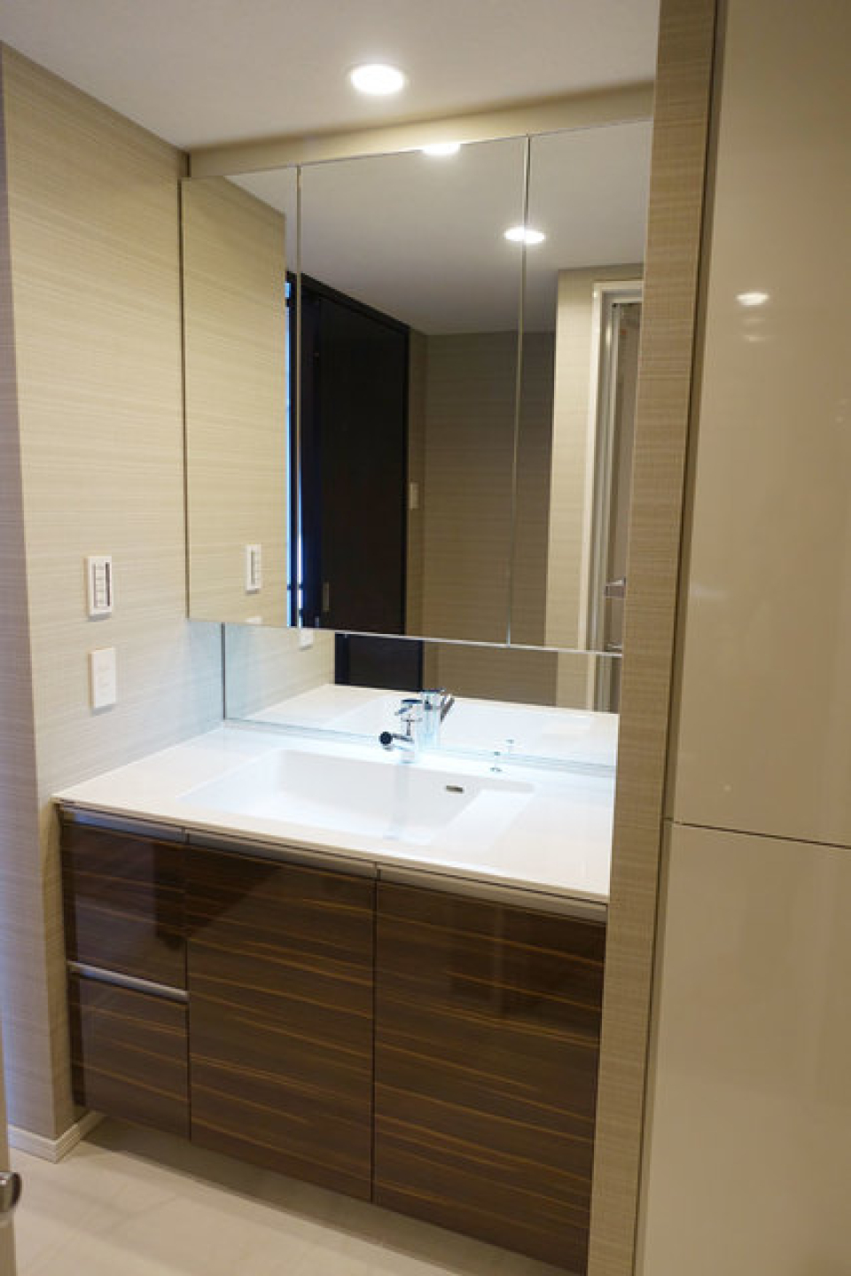 洗面台はゆとりのある感じがします。
※写真は同タイプ住戸です。