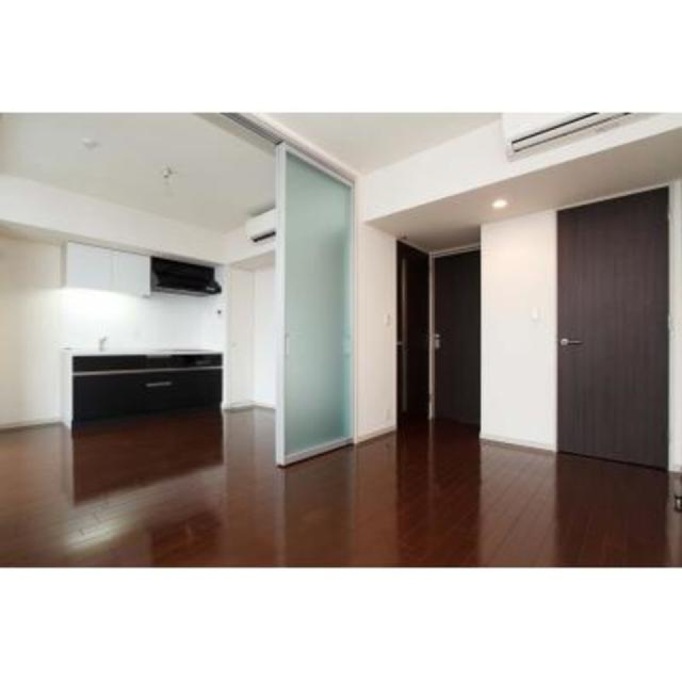 6.5帖のダイニングキッチンと5.9帖の洋室が広がります。※写真は同タイプ住戸です。