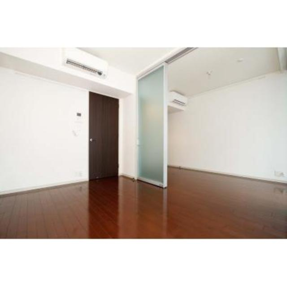 横引の扉を開閉して自由に空間を使ってください！※写真は同タイプ住戸です。