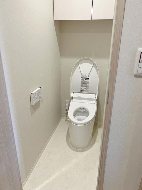 棚があるので掃除用具を整理整頓しやすそうです。※写真は同タイプ住戸です。