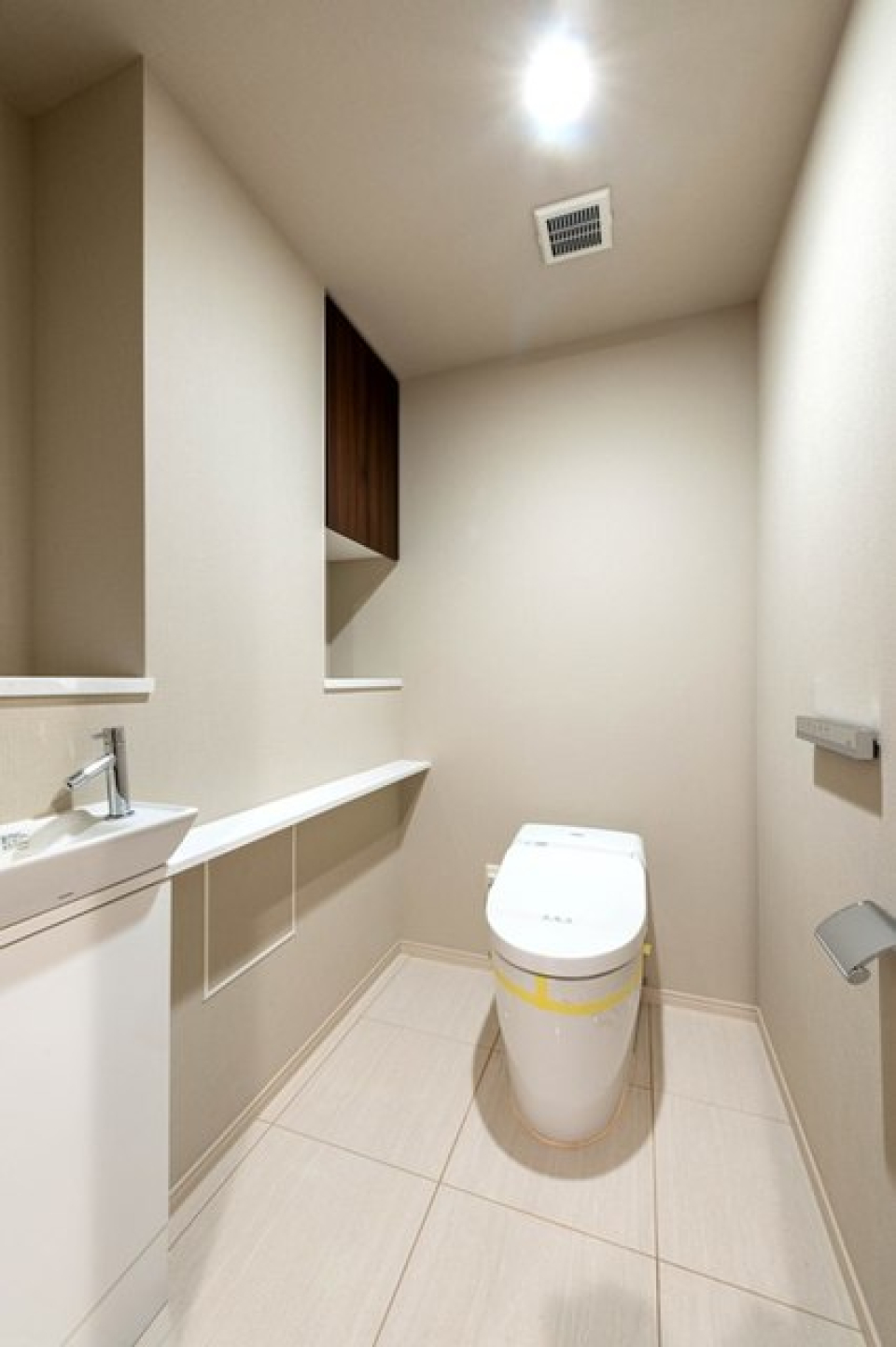 トイレには手を洗う設備があるので便利ですね、※写真は同タイプ住戸です。