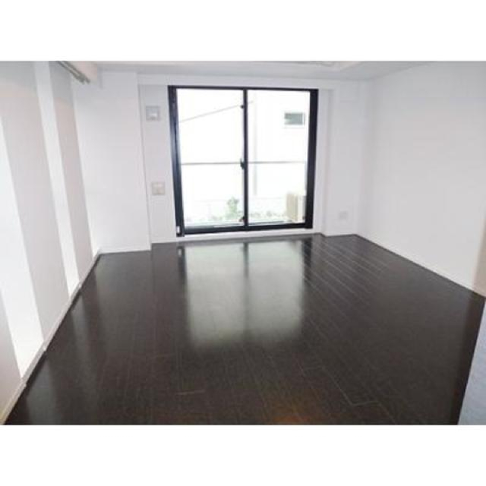 窓が多く広々とした印象です。
※写真は同タイプ住戸です。