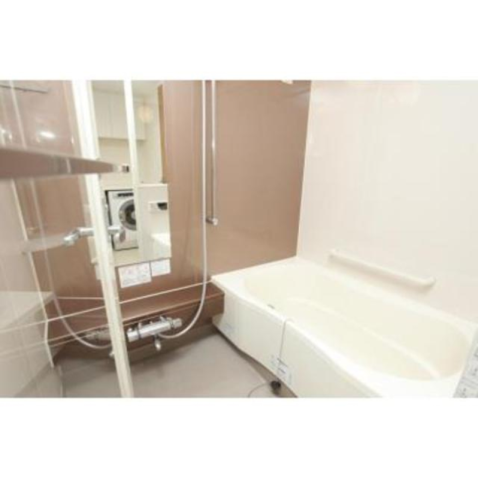 浴室乾燥機のついたお風呂です！
※写真は同タイプ住戸です。