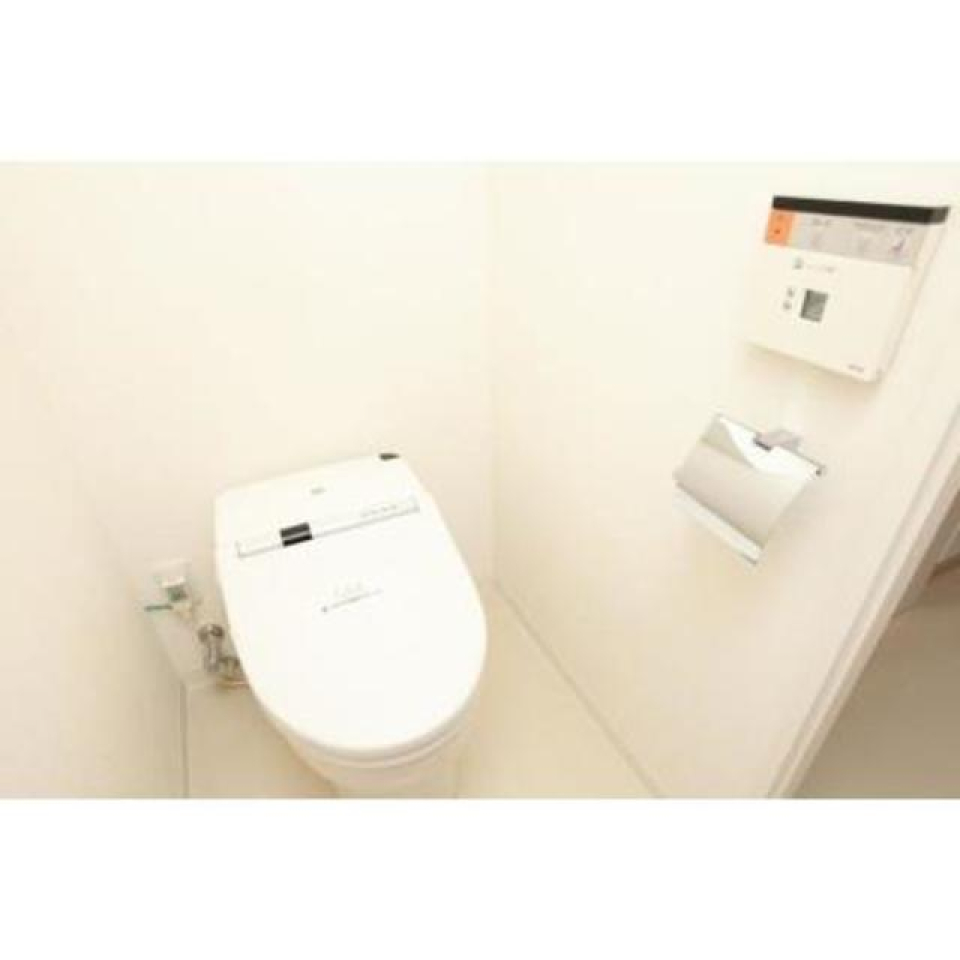 トイレも清潔感がある空間になっております。
※写真は同タイプ住戸です。