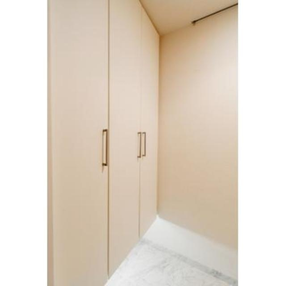 シューズクローゼットは大きめで、たっぷり収納が期待できそうです！
※写真は同タイプ住戸です。