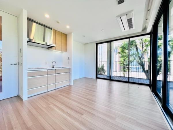 窓の緑を感じながら、料理をしてみたい。