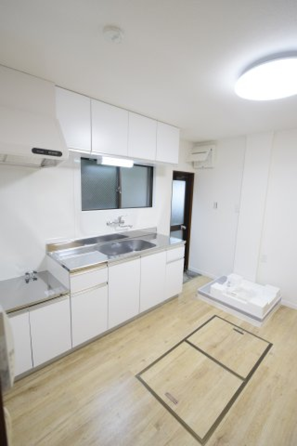 広いシンクがとても便利。コンロはお好きなものをお買い求めください。