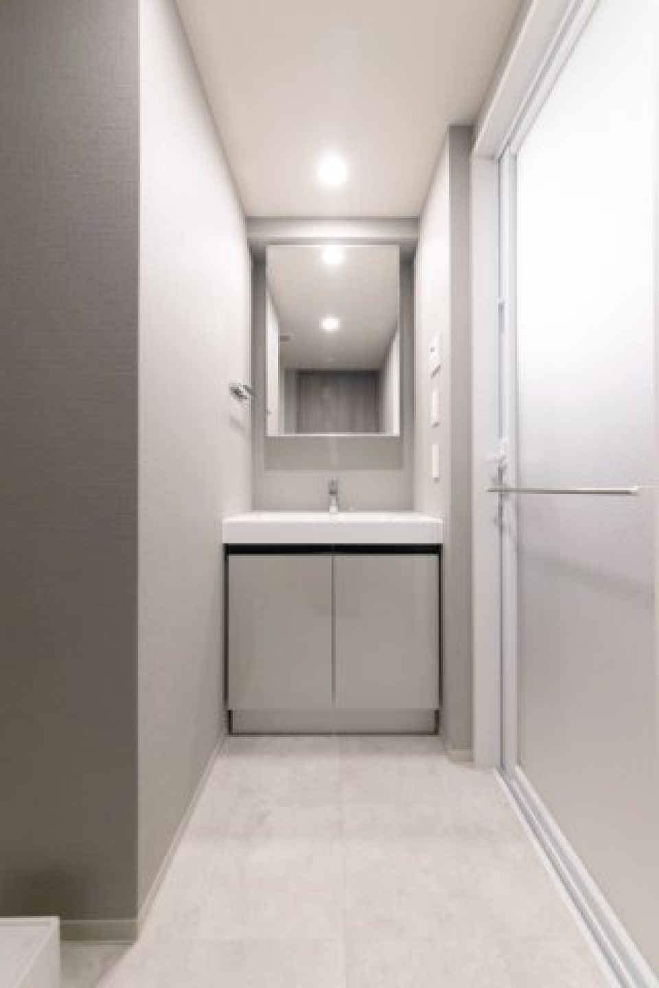 洗面台はシンプルなタイプ。