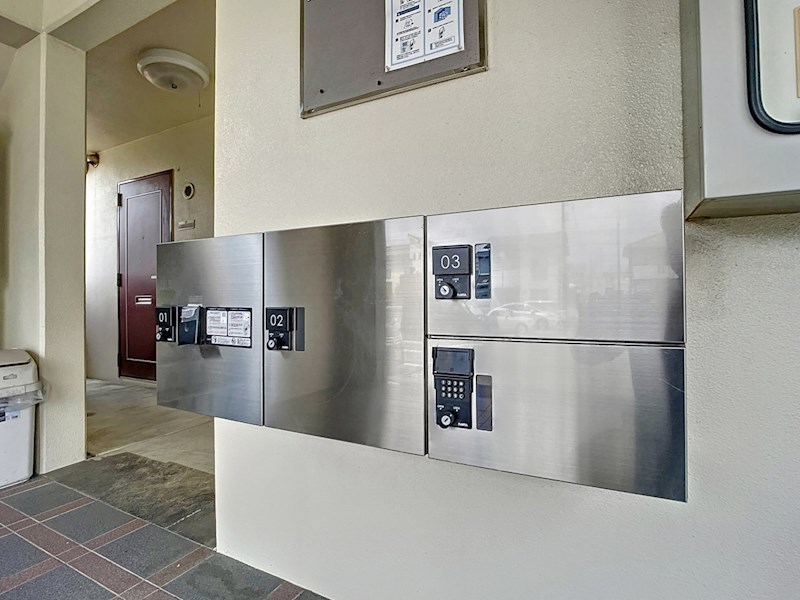 現代人には嬉しい宅配ボックス付き！