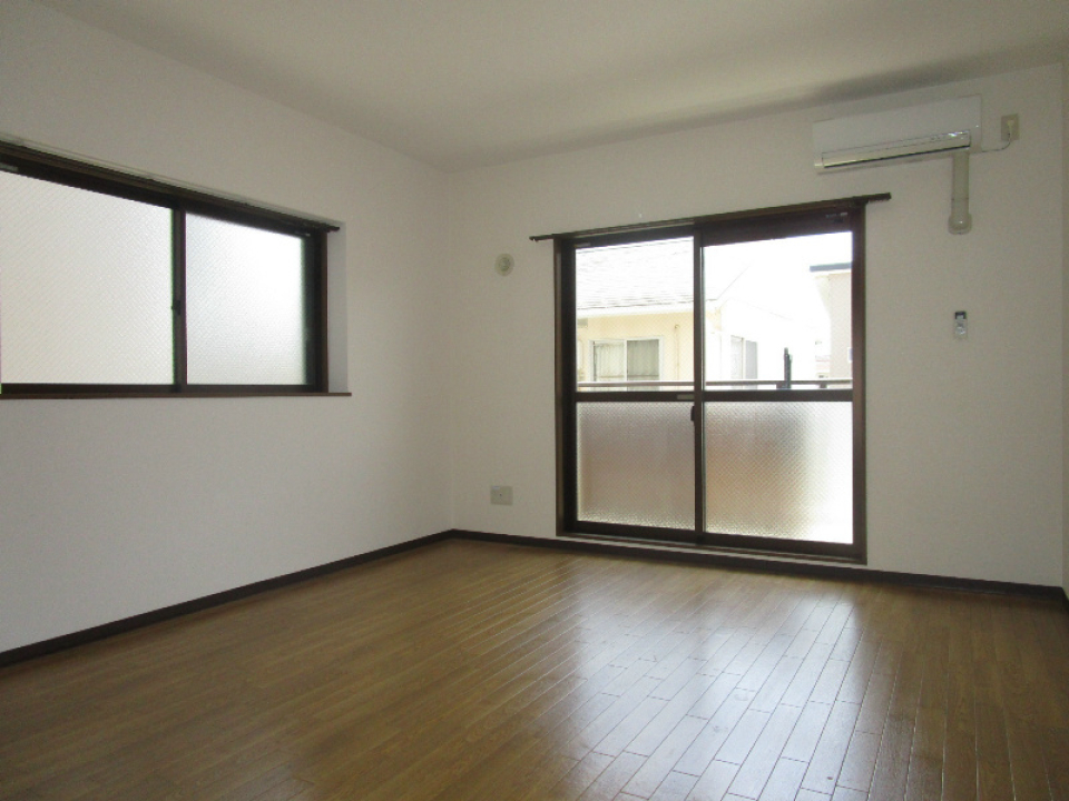 角部屋ならではの二か所の窓付き。