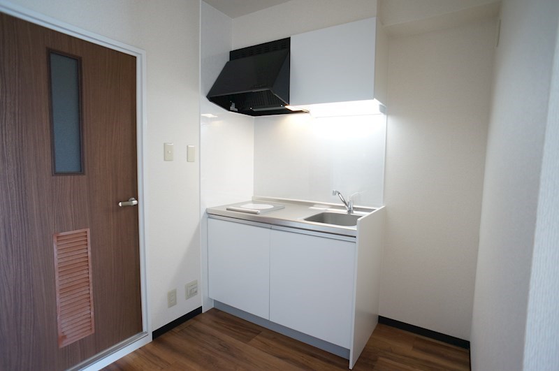 白を基調としたキッチン