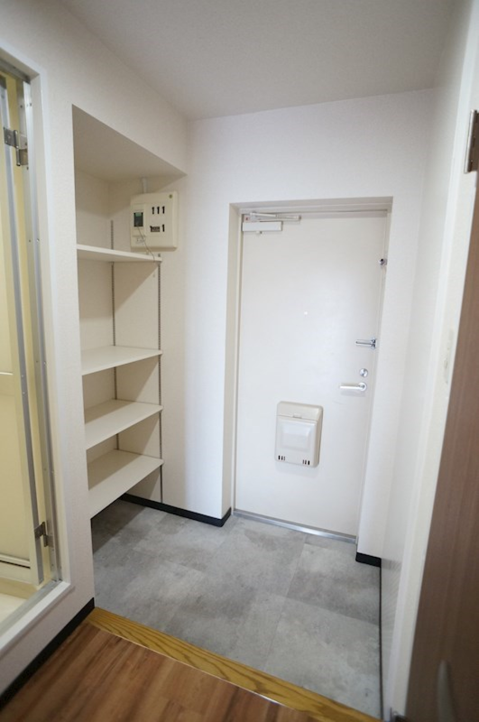 シューズボックス付きの玄関