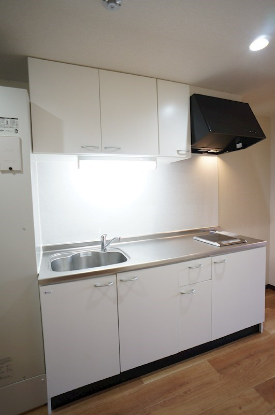 白を基調としたシンプルなキッチン