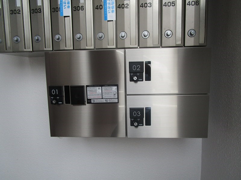 郵便ポストだけでなく宅配ボックス付き。