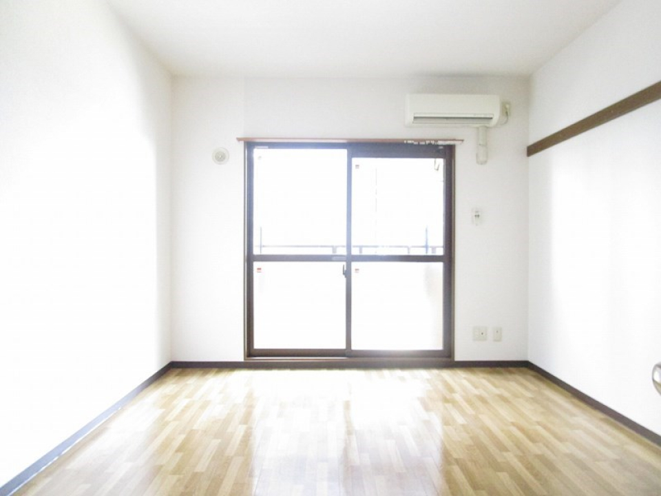 大きな窓で日当たりも良好です！