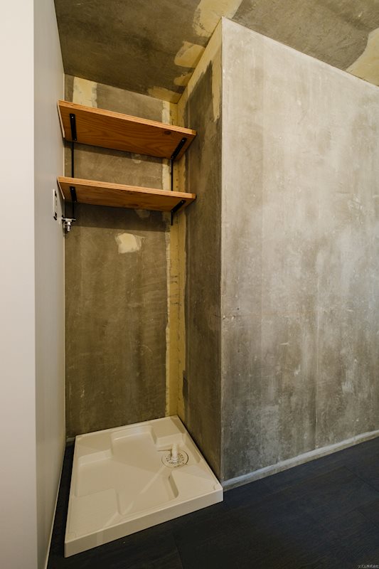 こちらにも潜在を置ける嬉しい簡易棚。