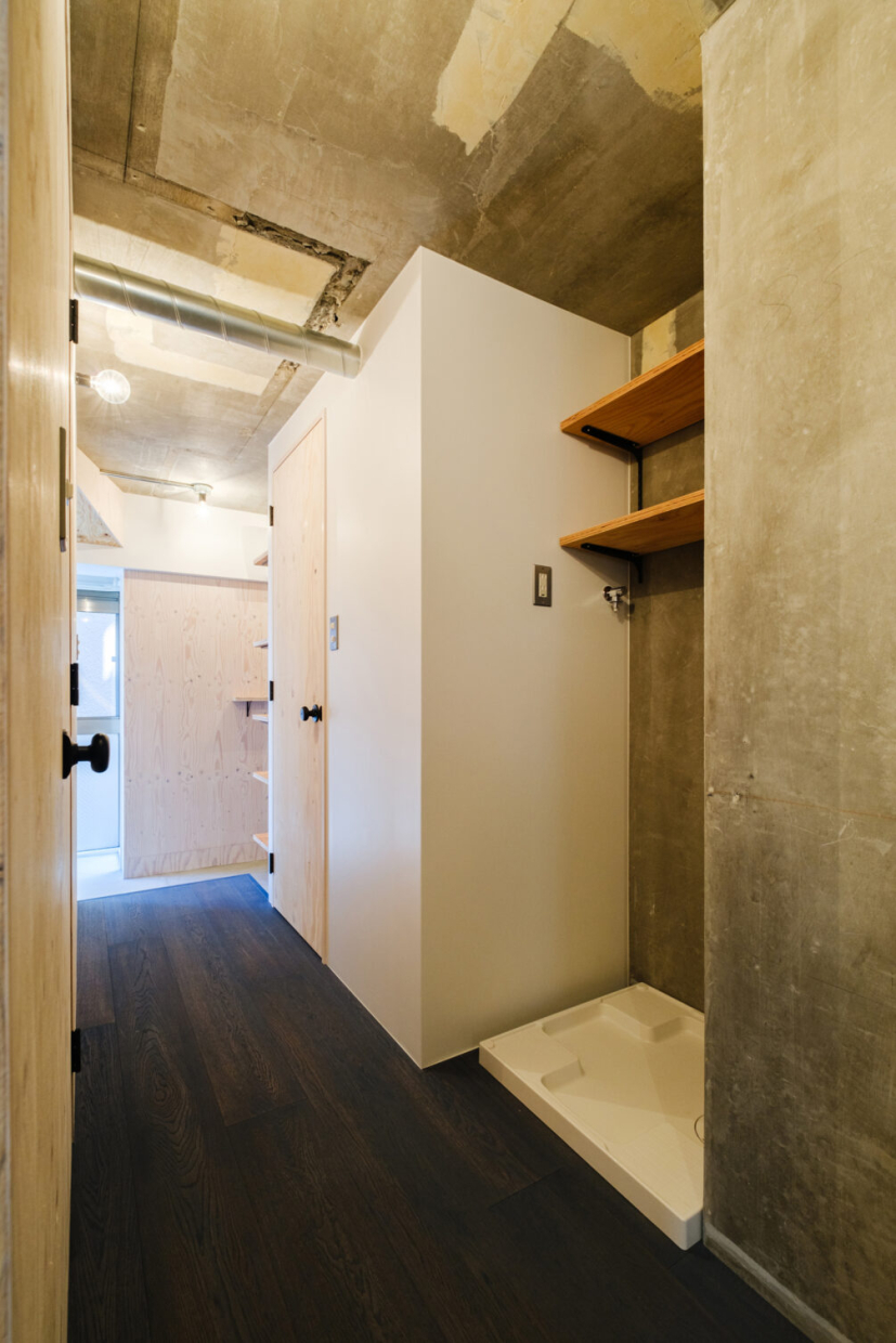 廊下。デザイン時に洗濯機置き場のスペースまで考慮してくれている。